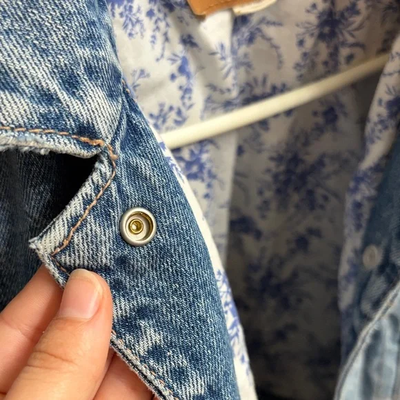 American Eagle Denim Jacket with Floral Lining - Blue - Picture 4 of 7